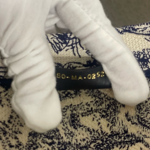 Small Dior Book Tote Excellent condition full inclusion - Picture 11 of 11